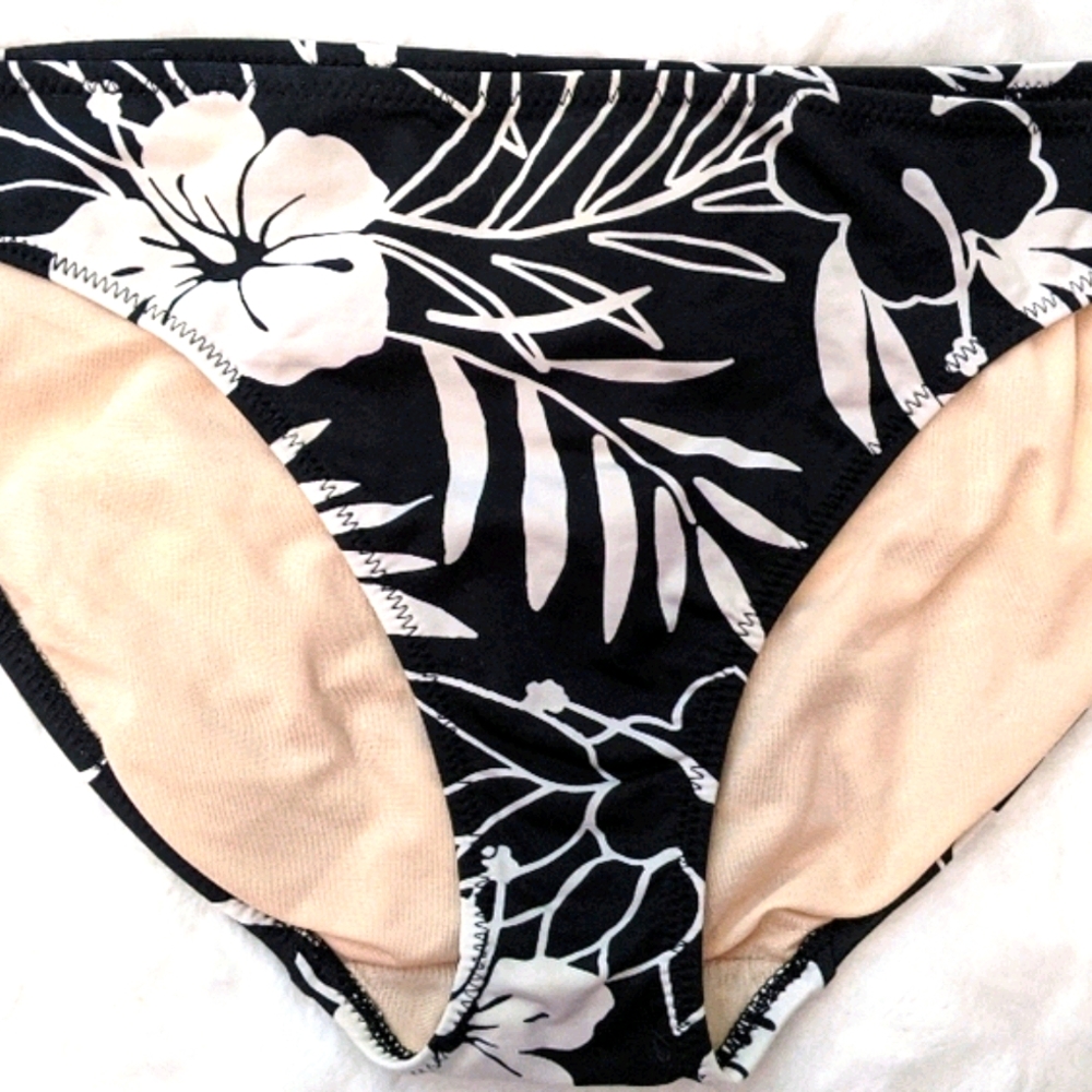 Black & White Hawaiian Print Bikini Bottom